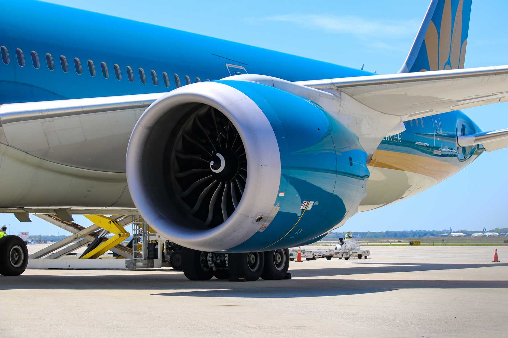 Vietnam_Airlines_787-10 GEnX Engine