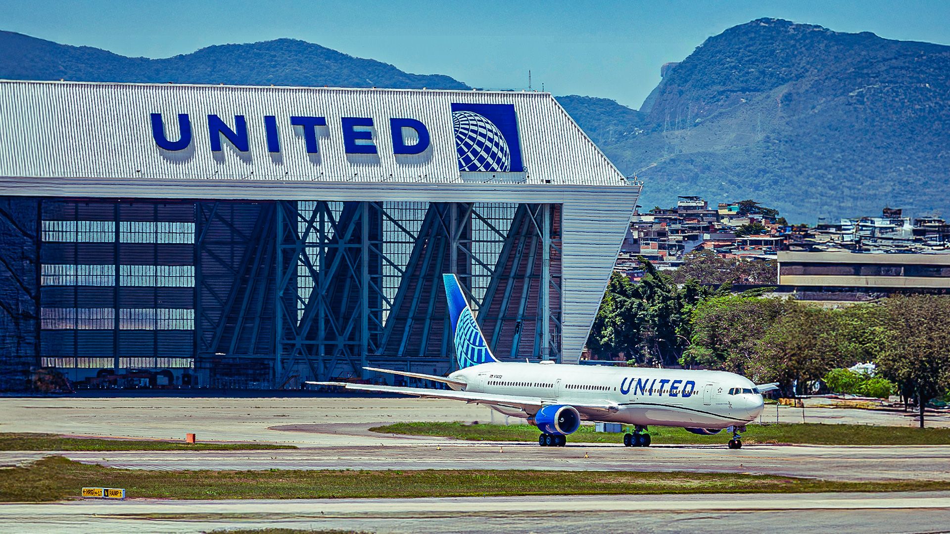 020-united-airlines-boeing-767