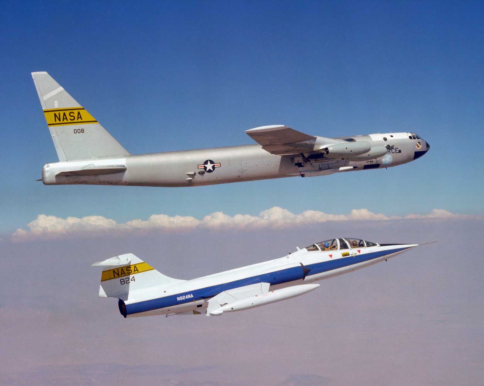 2560px-TF-104G_with_NASA_NB-52B_in_flight_1979