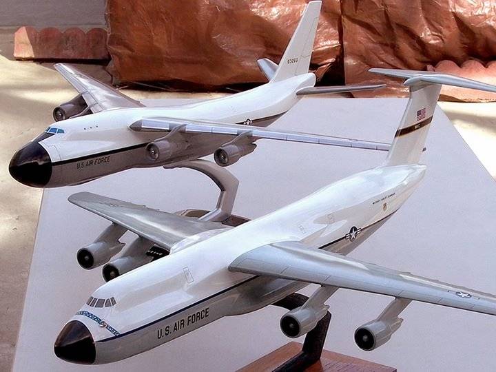 Lockheed C-5 Galaxy And Boeing CX-HLS Models On Display