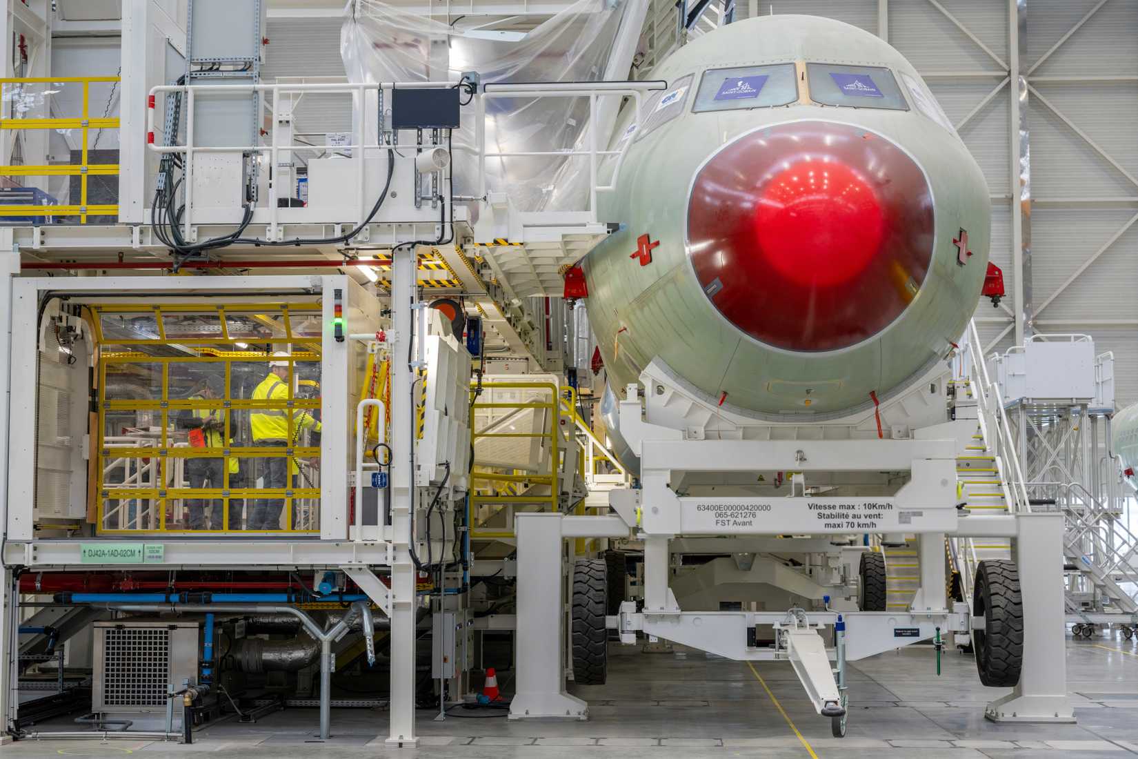 A321neo FAL wings moving to station 