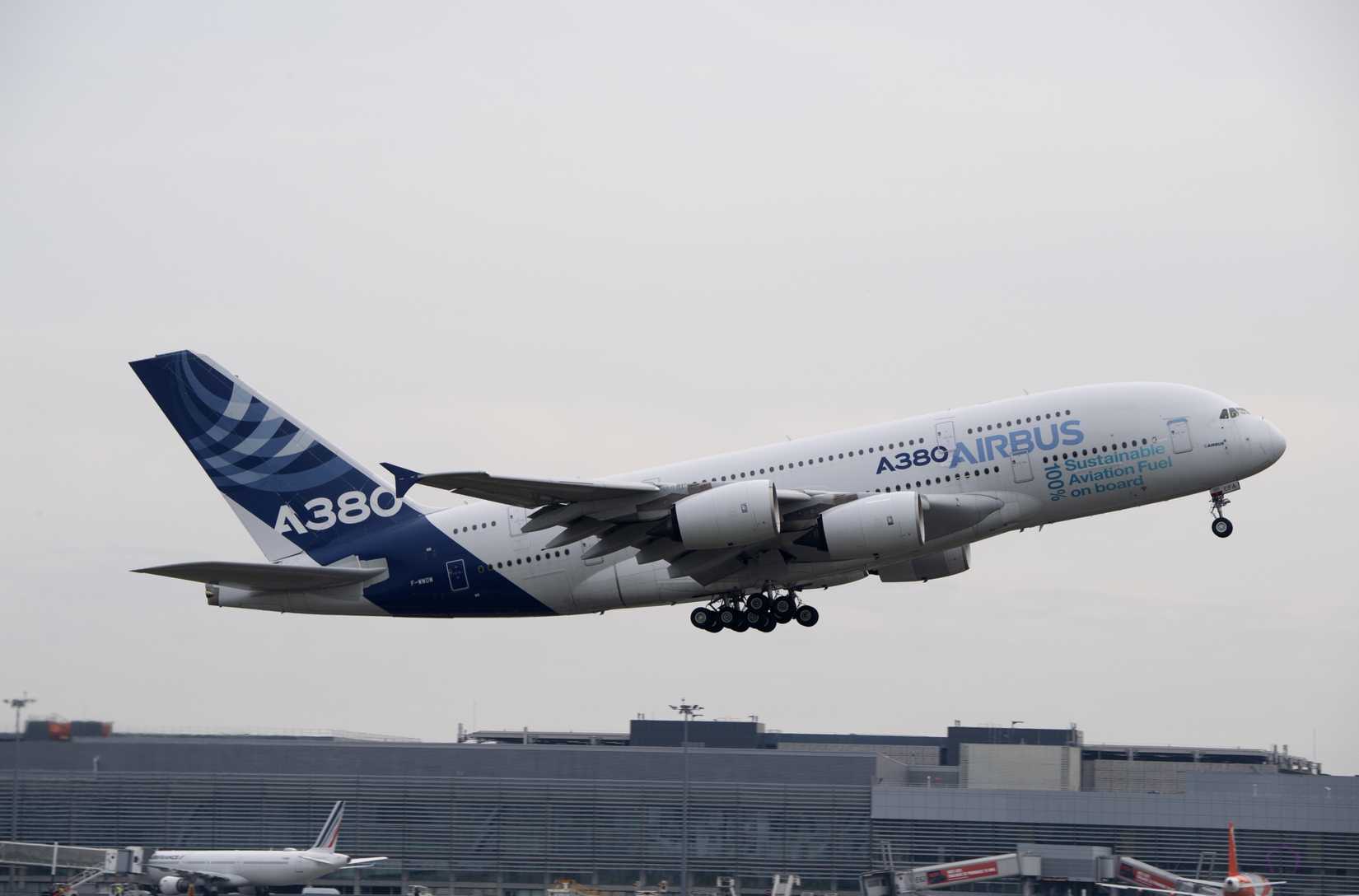 A380 MSN001 SAF flight take off