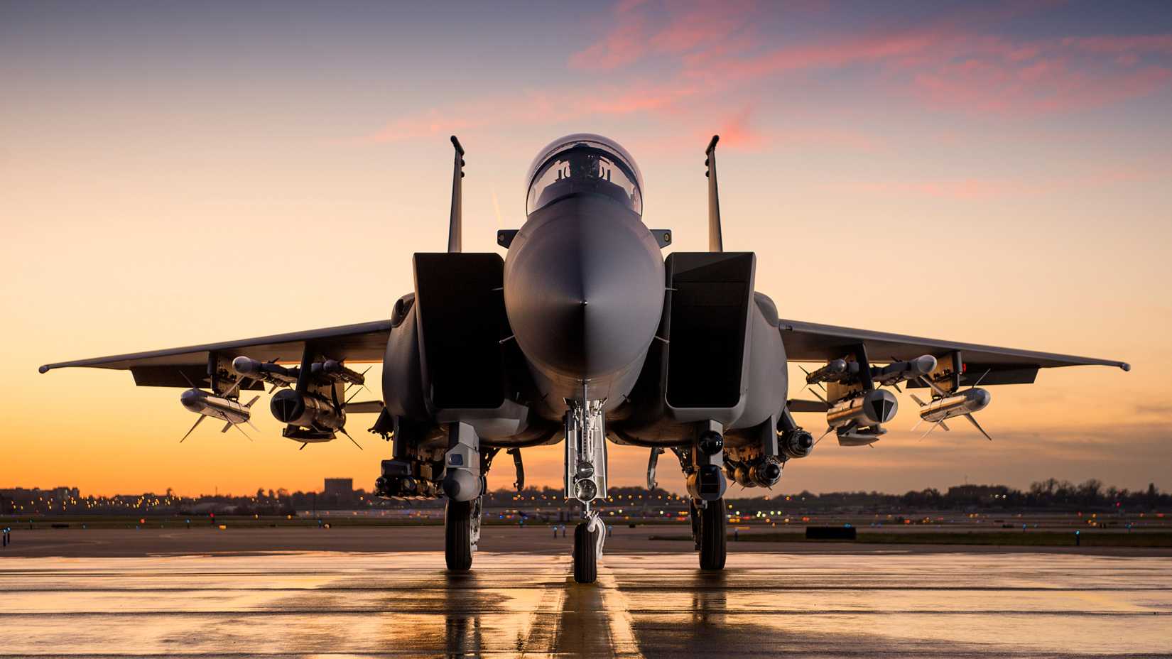 Boeing F-15 fighter jet 