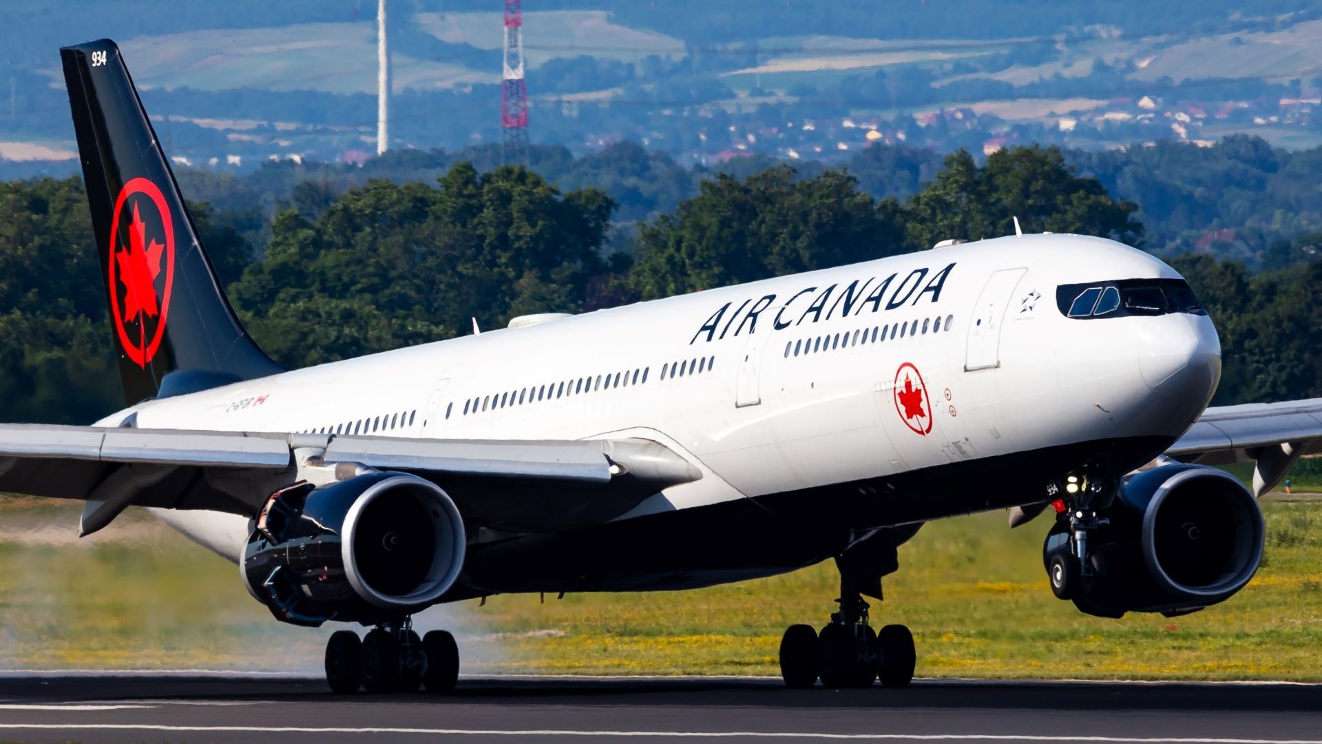 Air Canada Airbus A330-300 in Vienna
