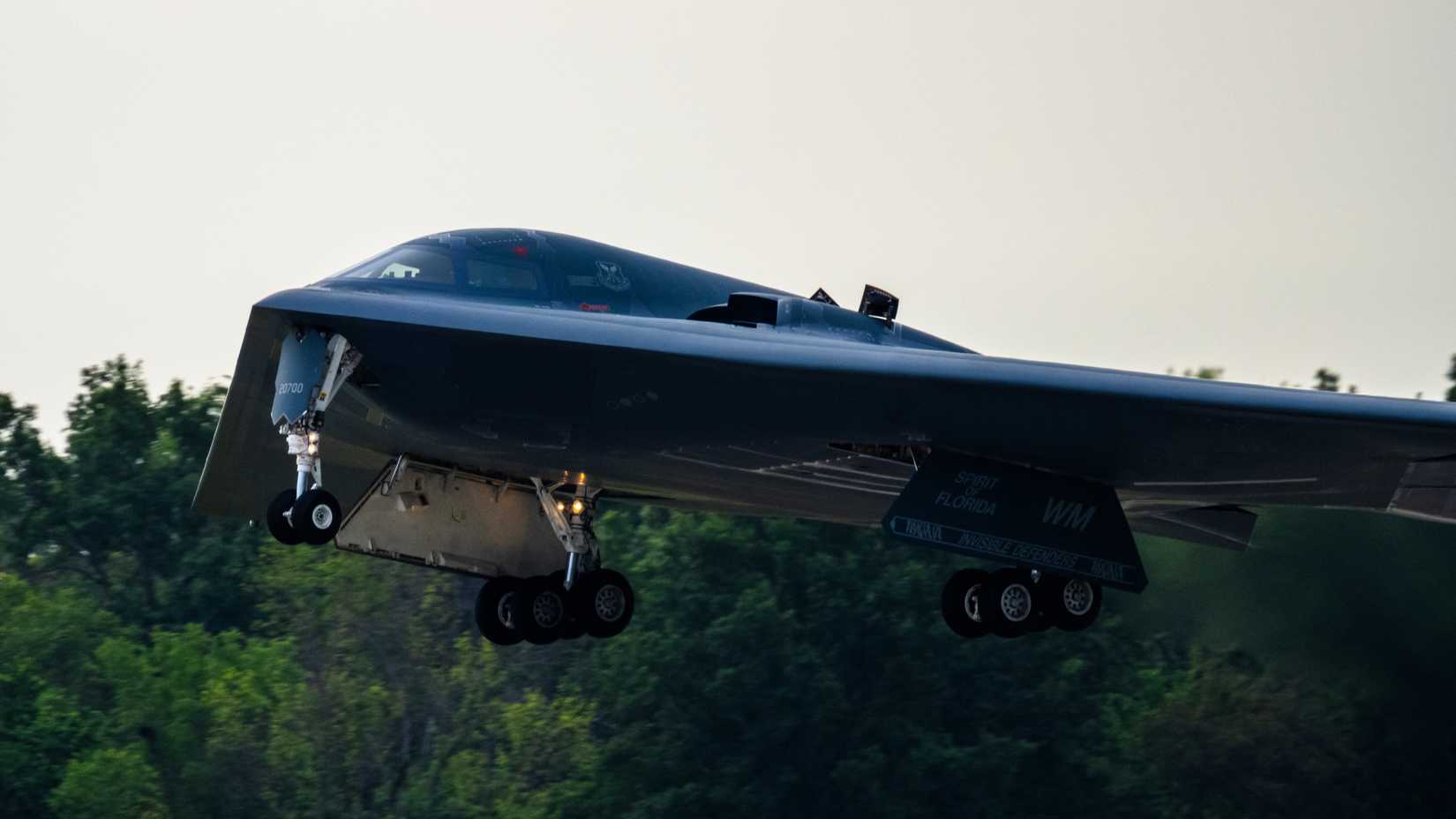 Air Force B-2 Spirit aircraft takes off at Whiteman Air Force Base, Missouri, Aug. 19, 2025.-1