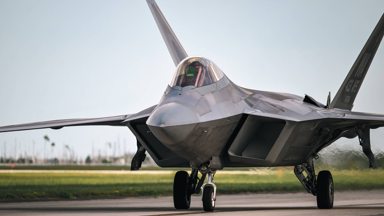 Lockheed Martin Pushing For Upgrades To US Air Force's Oldest F-22 ...