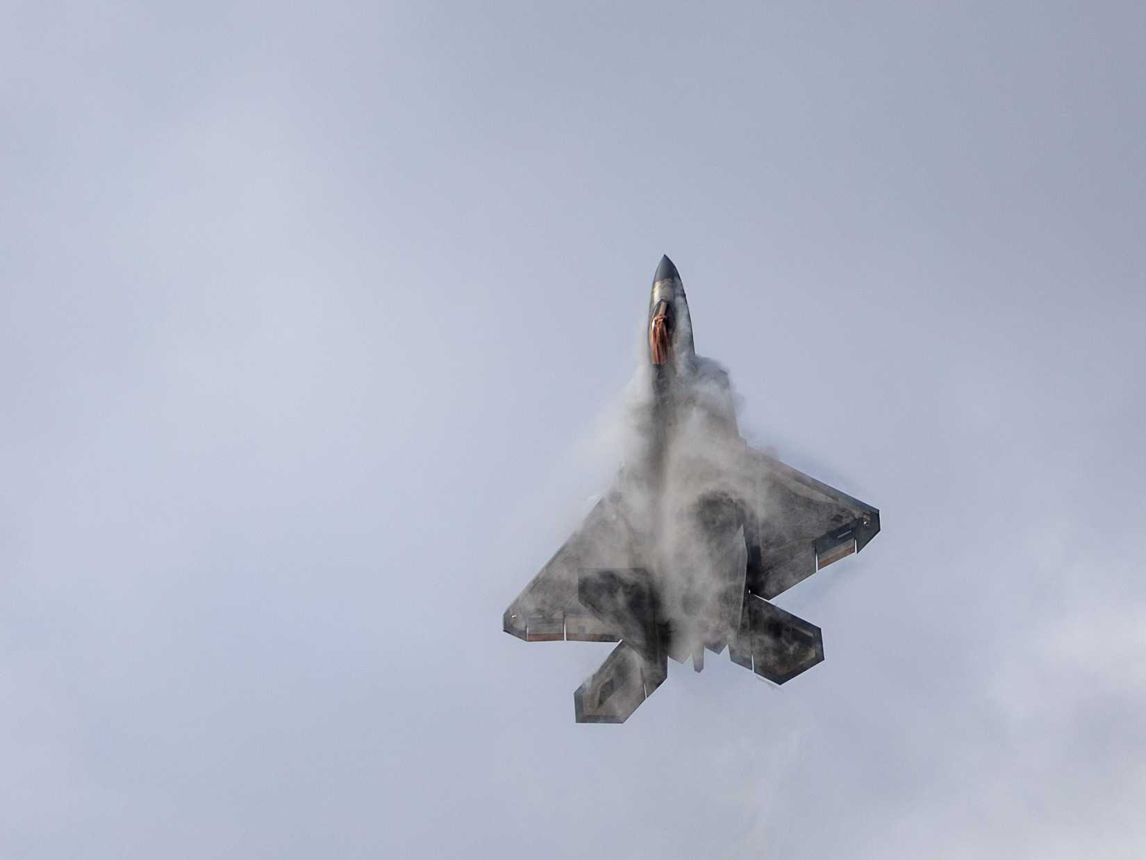 Air Force F-22 Raptor Demonstration Team performs during the 2025 Naval Air Station (NAS) Oceana Air Show.