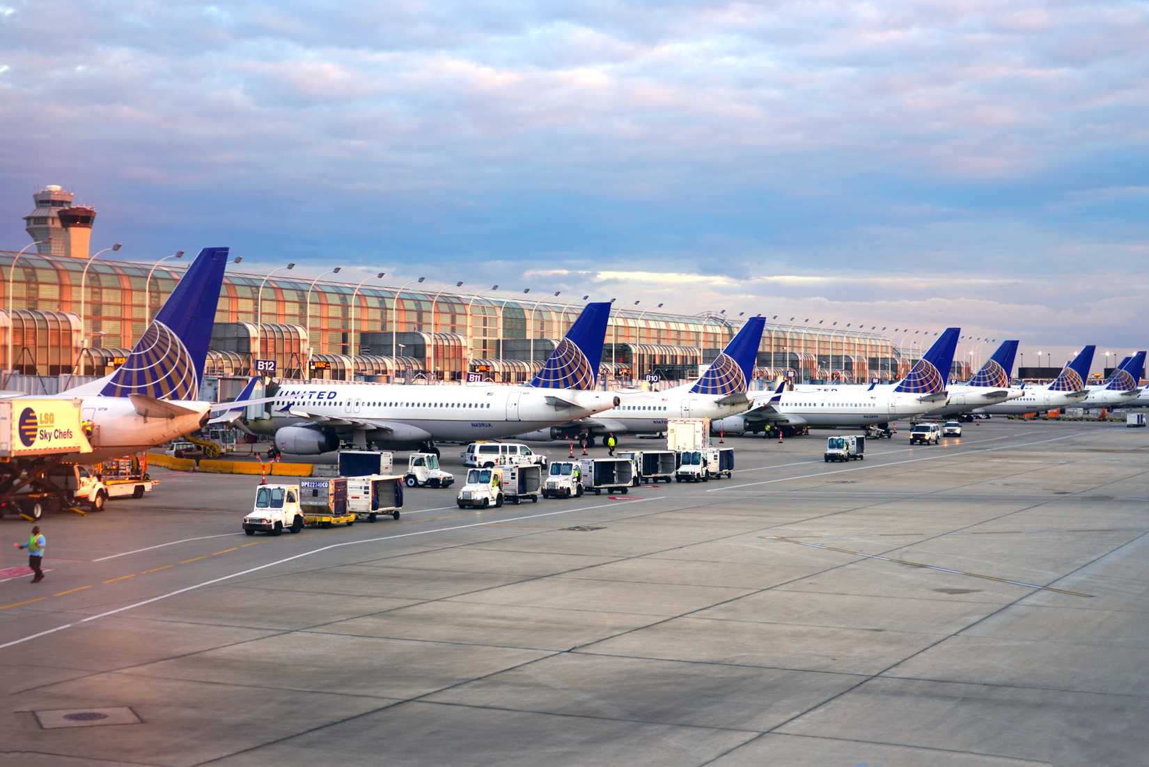 Airplanes from United Airlines (UA) at the Chicago O'Hare International Airport (ORD).