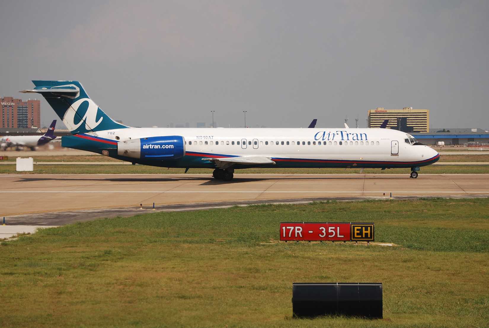 AirTran_Airways_Boeing_717_(formerly_MD-95)