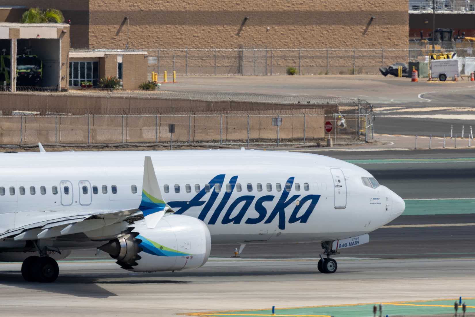 Alaska Airlines Boeing 737 MAX 9 taxiing at San Diego International Airport (SAN).