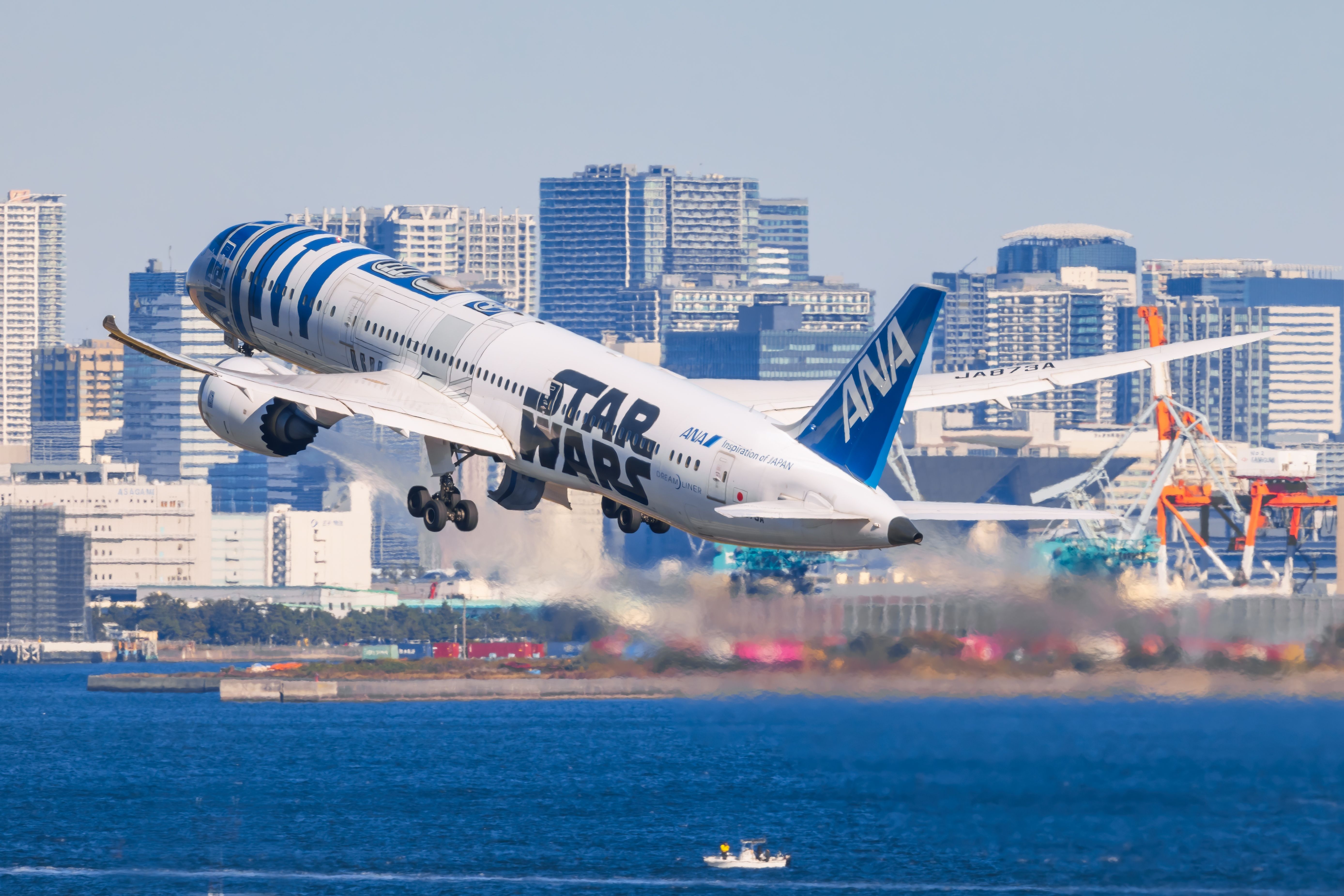 Boeing Delivers ANA's New 787-10 After Charleston Collision with