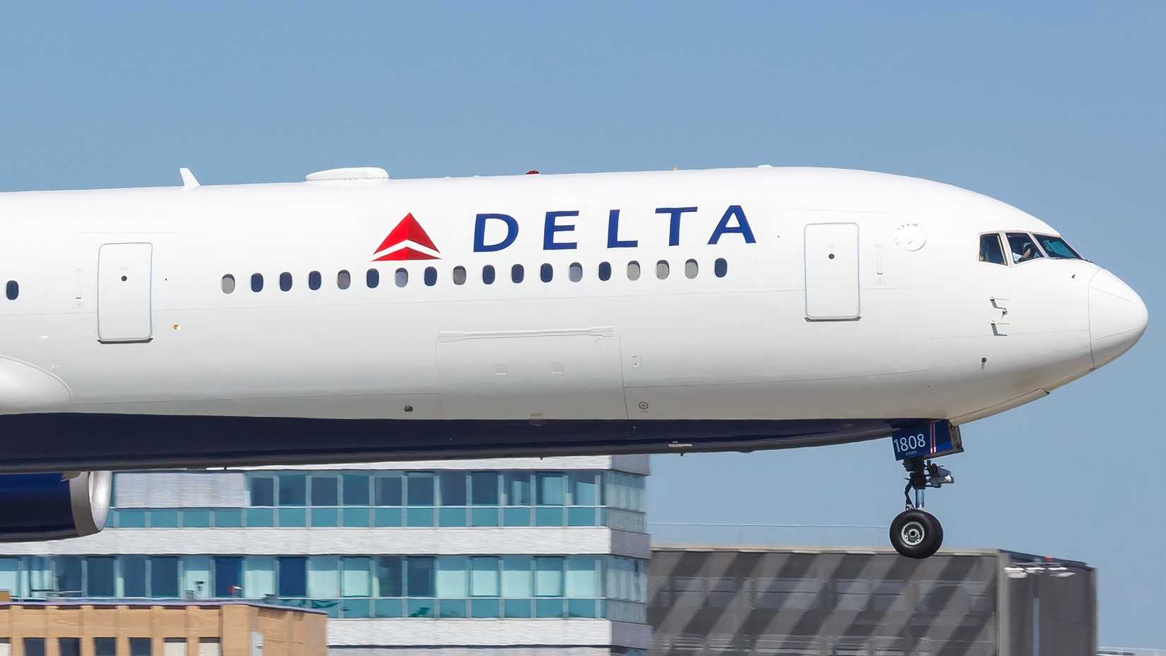 Delta Air Lines Boeing 767-400ER just about to land