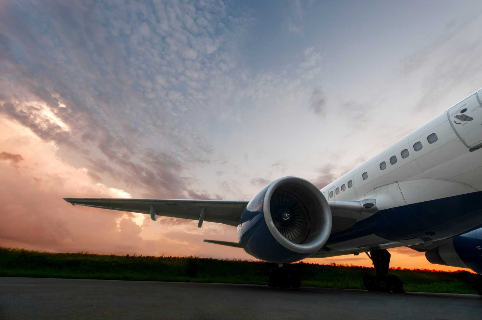 Delta Boeing 757-200 Wing & Engine Side Profile.