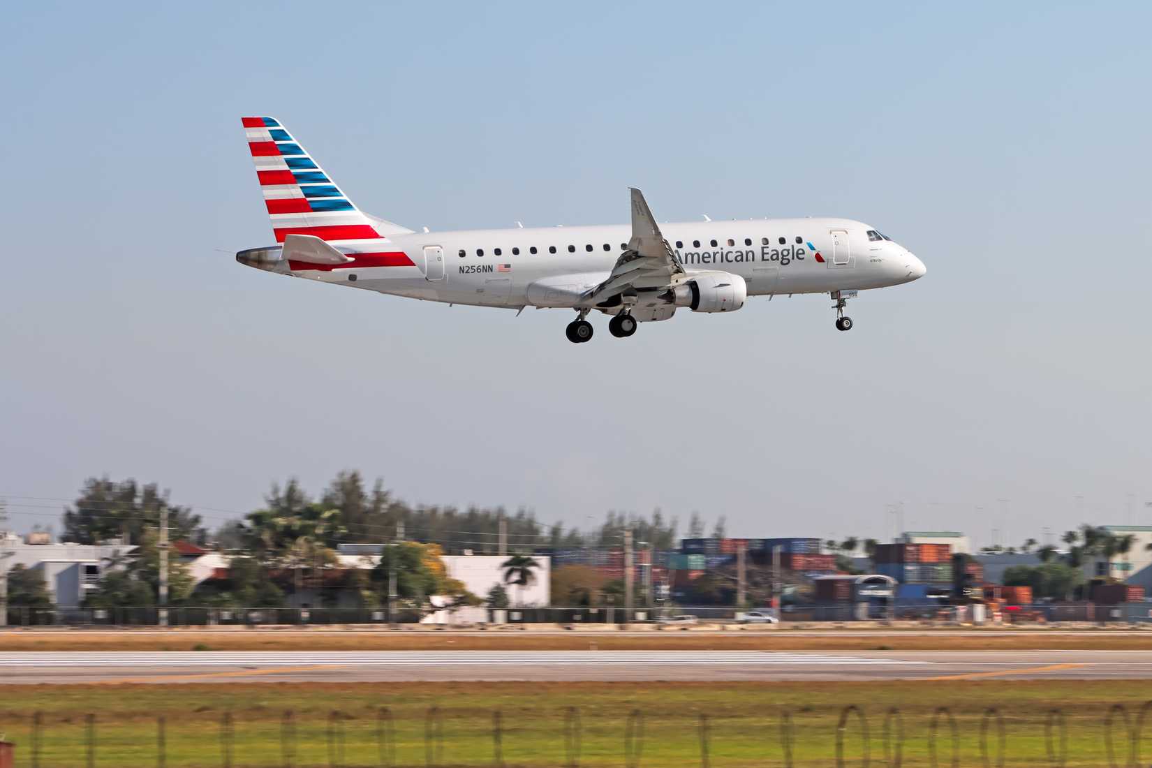 Embraer E175LR type code E75L is Operation by American Eagle. The registration number is N256NN. Landing at Miami International Airport(MIA).