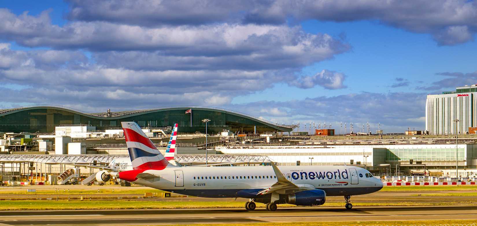 BA A320 Taxis on Heathrow Airport