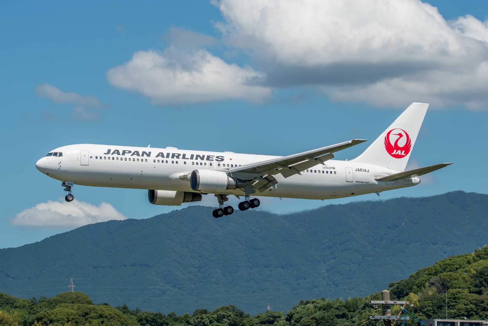 Japan Airlines Boeing 767-300ER landing at Fukuoka Airport (FUK).