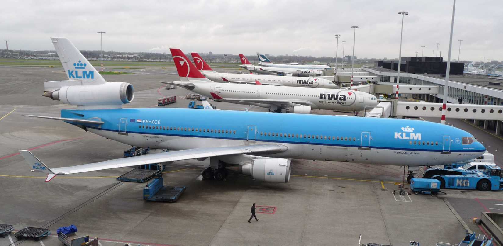 KLM MD11 by Stretchangel via Wikimedia Commons