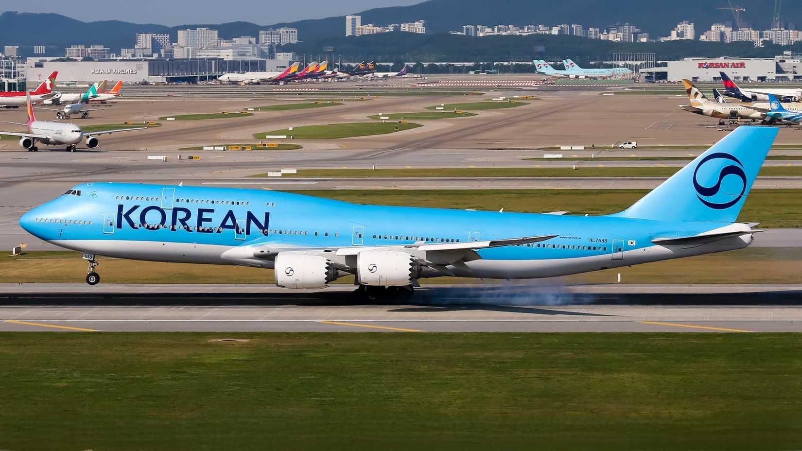 Korean Air 747-8 Landing