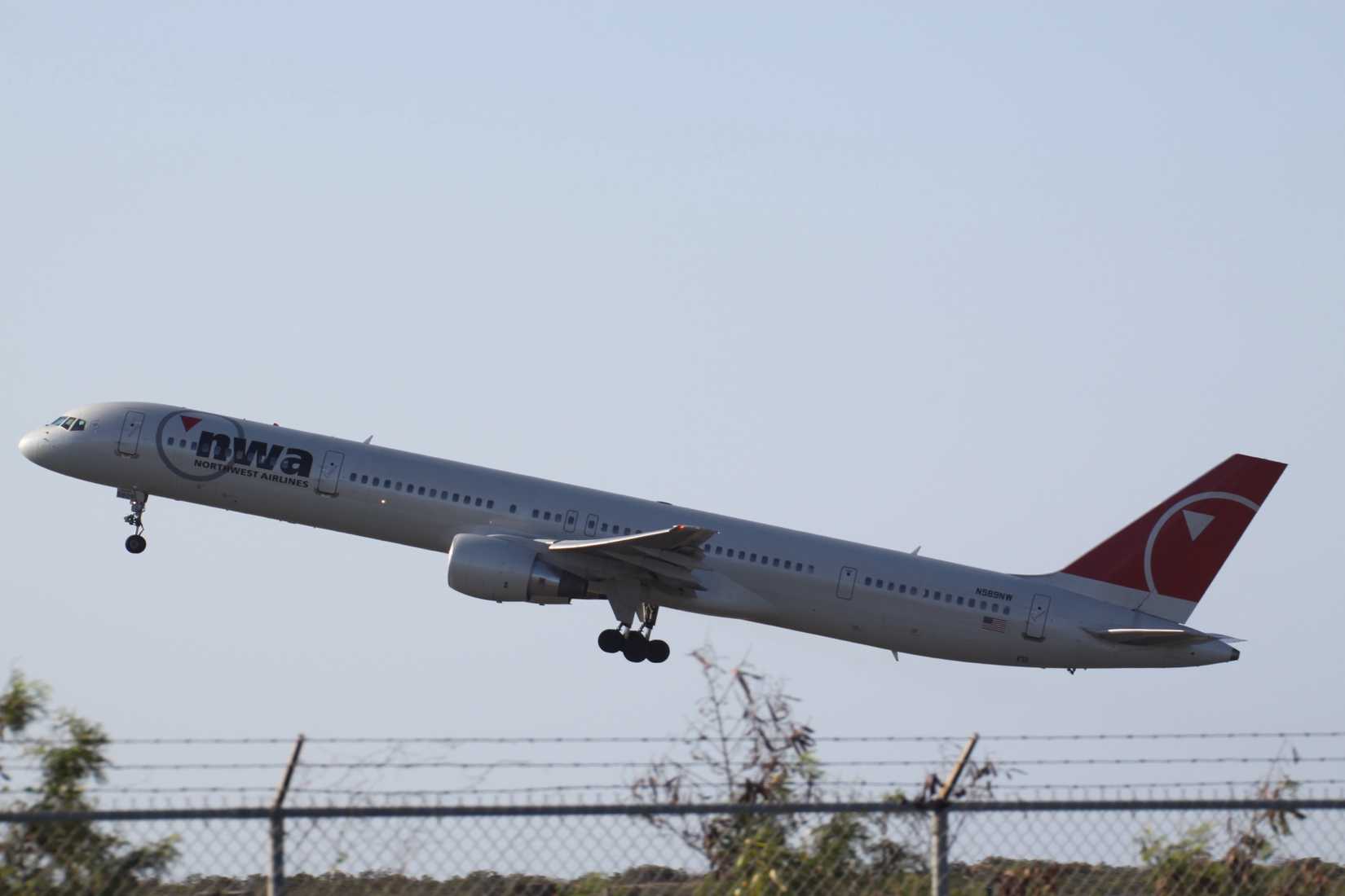 Northwest 757
