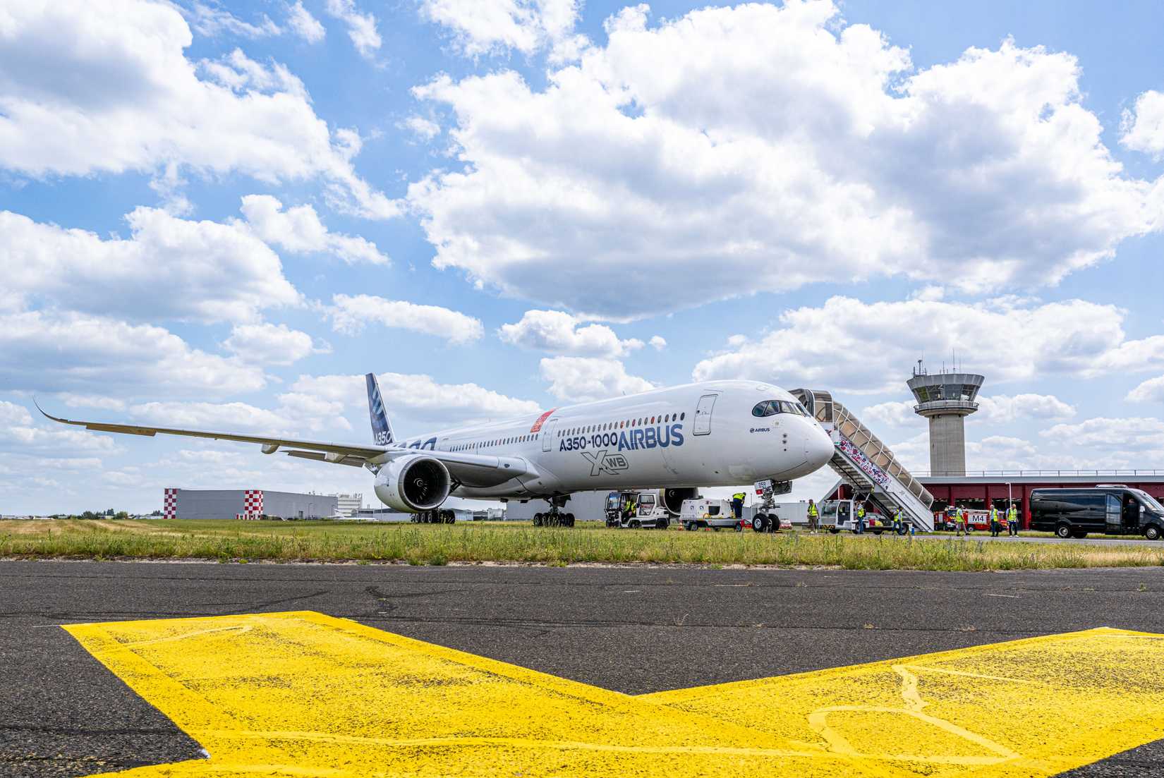 Paris Air Show 2025 Day 2 - Focus on A350-1000 Airbus_CORP-PHO-0011-02-22-Paris Airshow 2025-Focus on A350-1000 Airbus-013