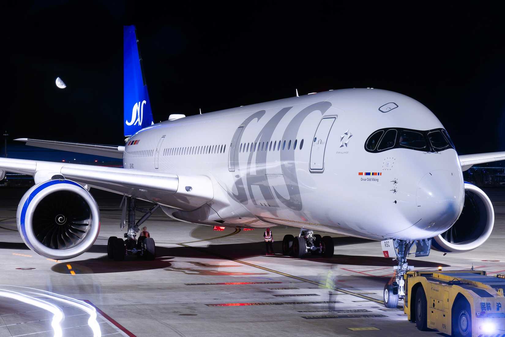 SAS A350 at night