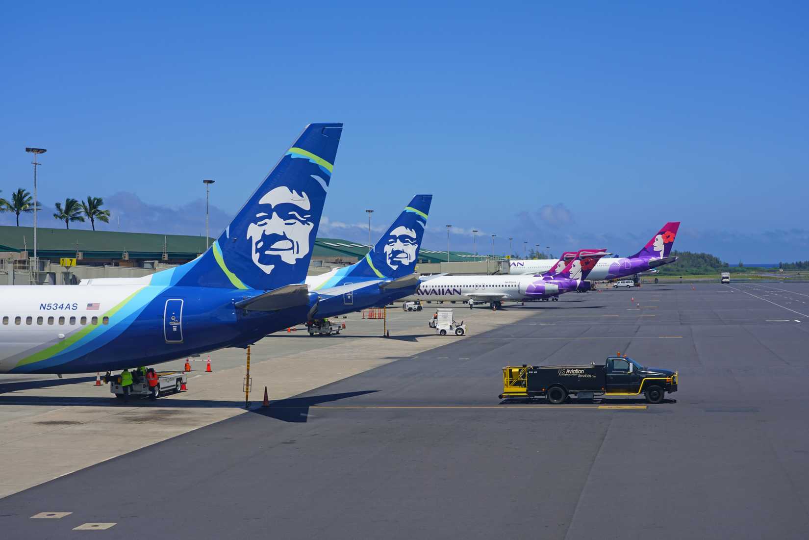 Alaska Airlines & Hawaiian Airlines aircraft 
