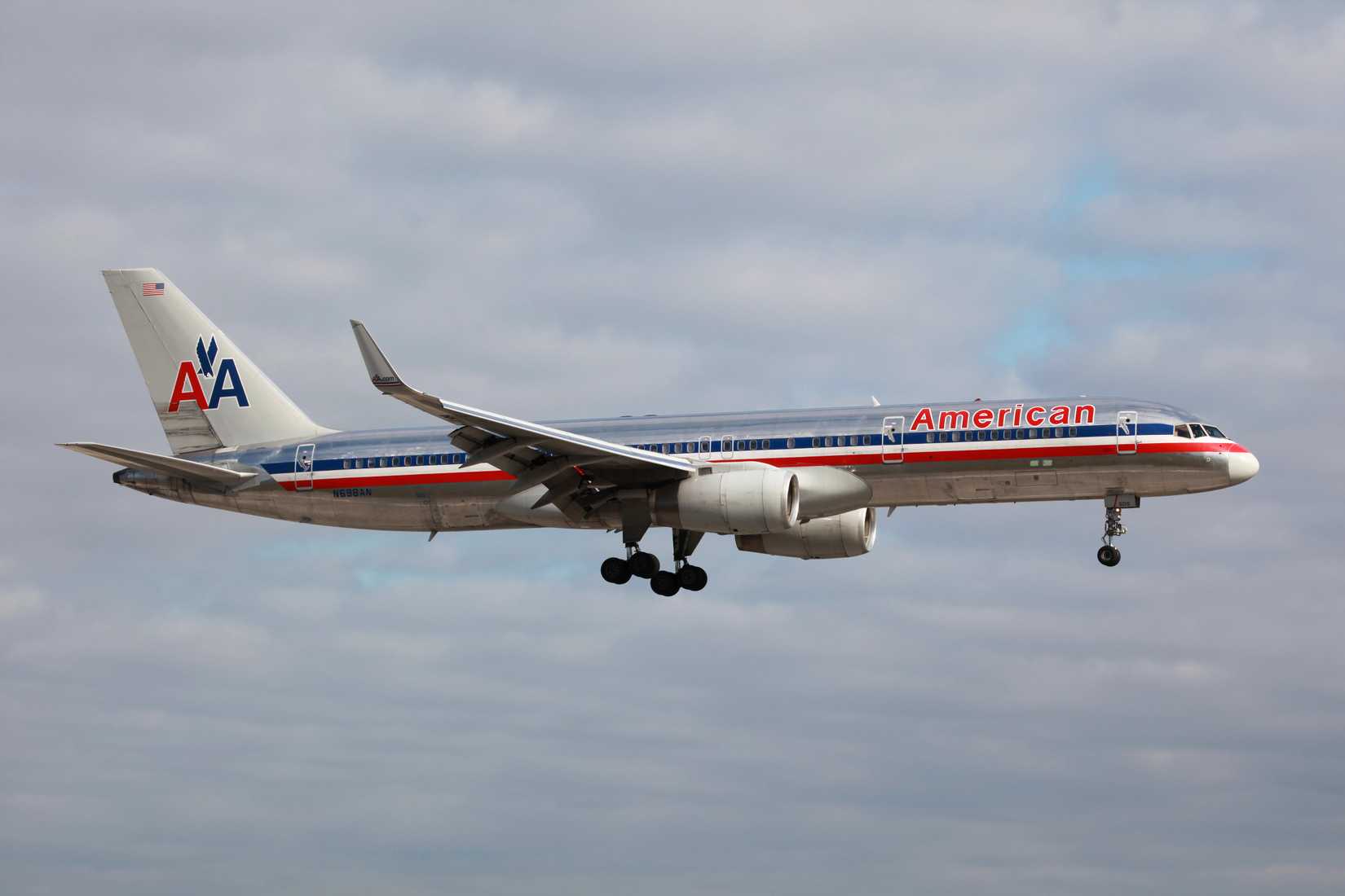 American Airlines Boeing 757-200 On Approach