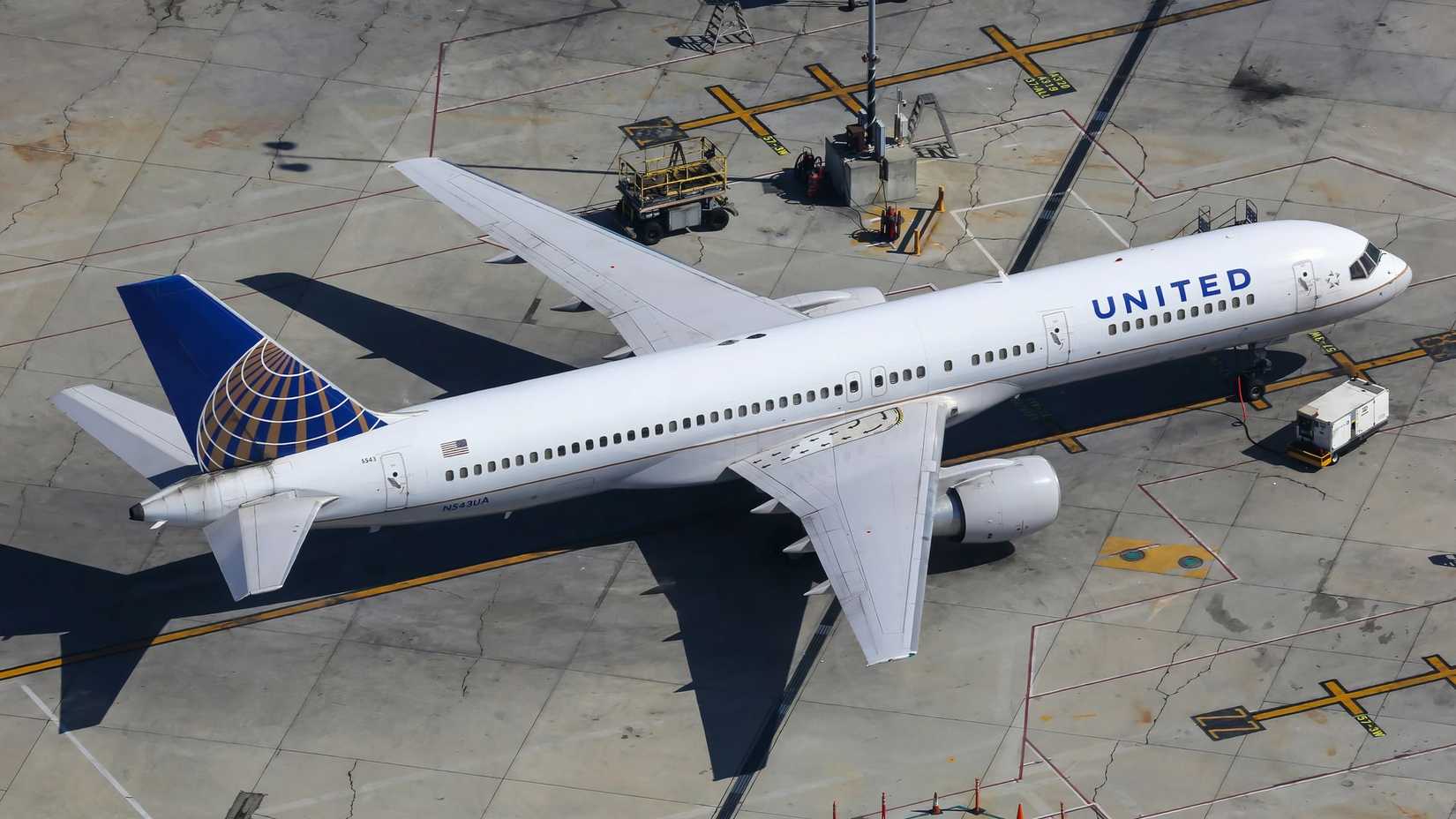 United Airlines Boeing 757-200 (Pratt & Whitney) Parked