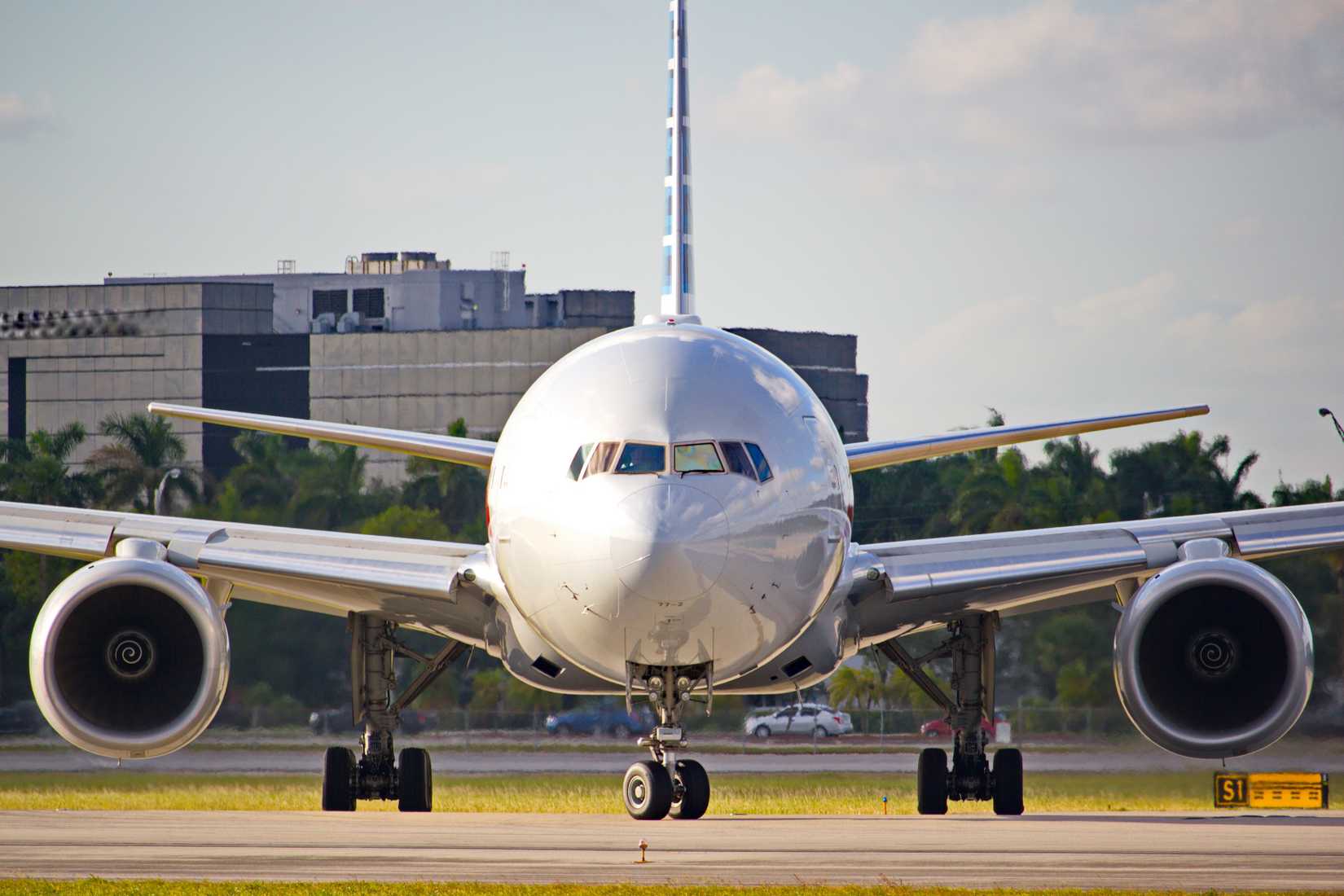 American Airlines Boeing 777-223ER 