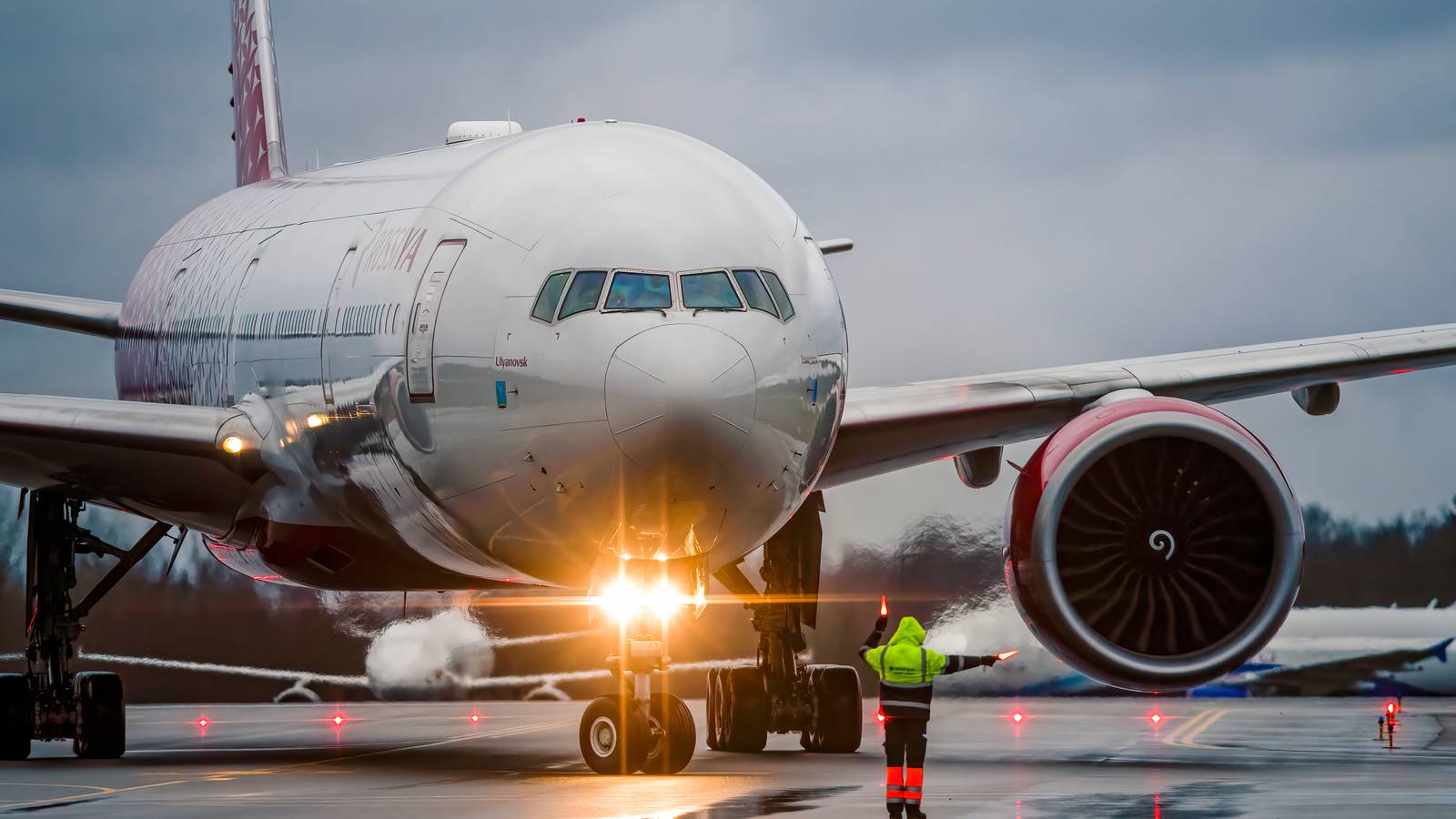 Is A Boeing 747-400 Bigger Than A 777-300ER?
