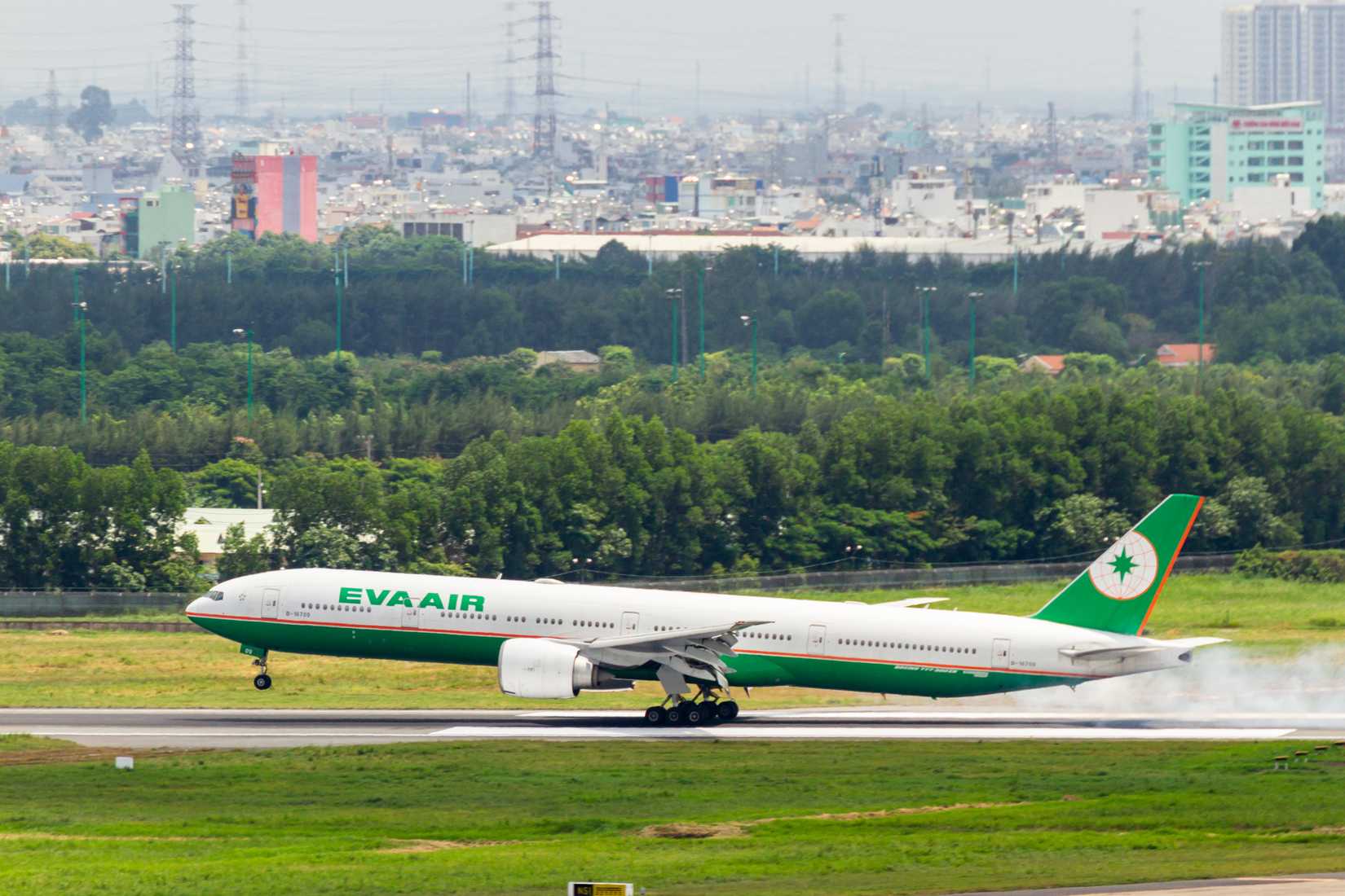 EVA Air Boeing 777-300ER landing 