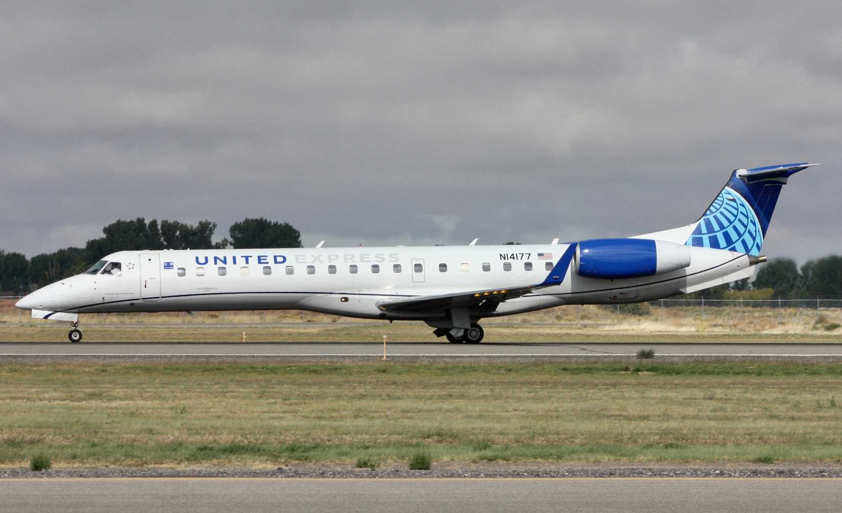 United Express Embraer ERJ-145 aircraft