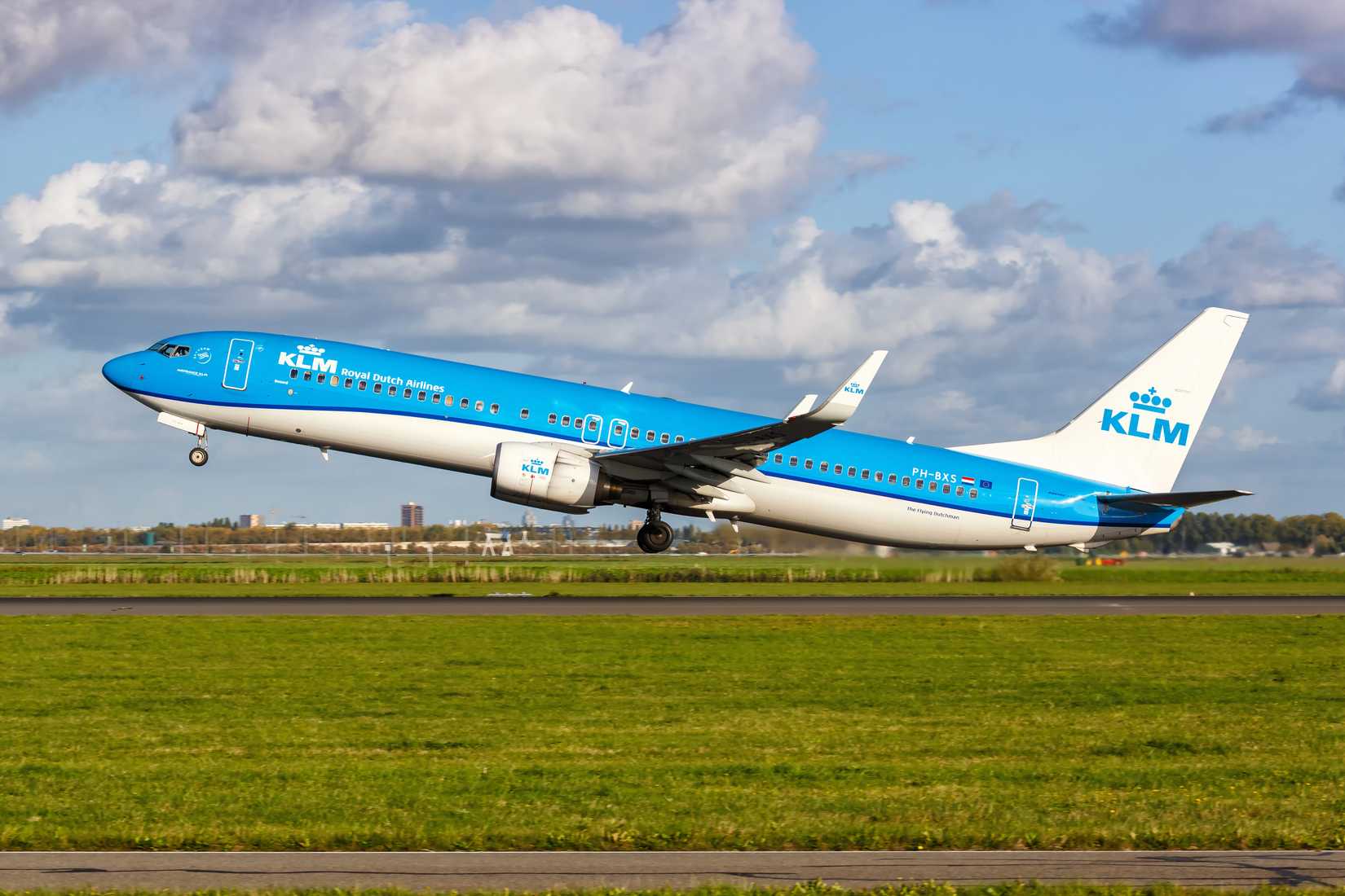 KLM Boeing 737-900 Taking Off