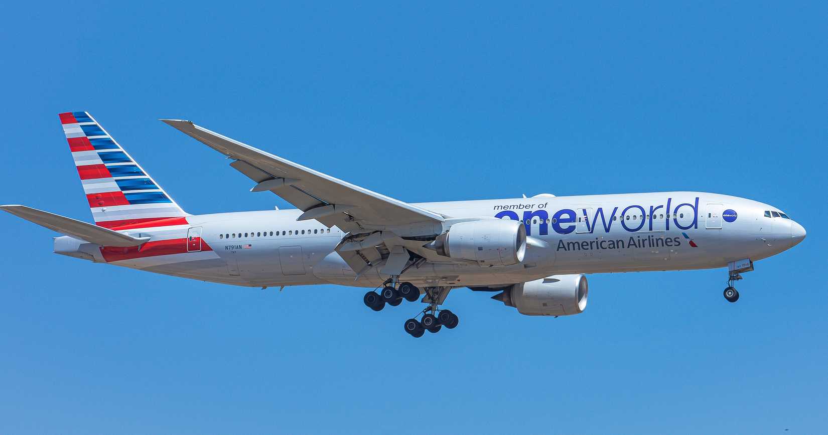 American Airlines Boeing 777-200ER in One World Livery