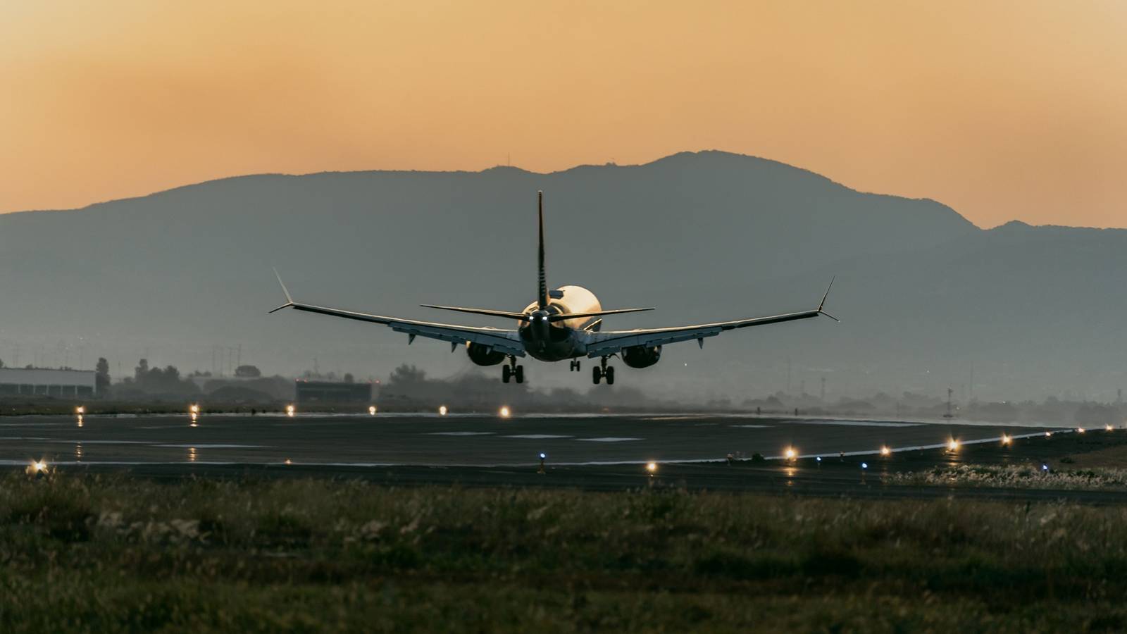 What Do Pilots Wish Passengers Knew About Delays & Diversions?