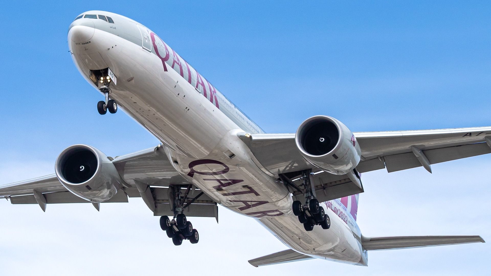Qatar Airways 777-300ER in landing configuration