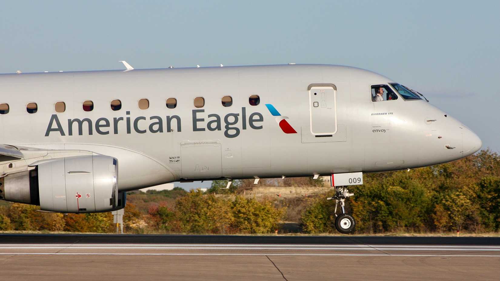An American Airlines Embraer E175 taking off