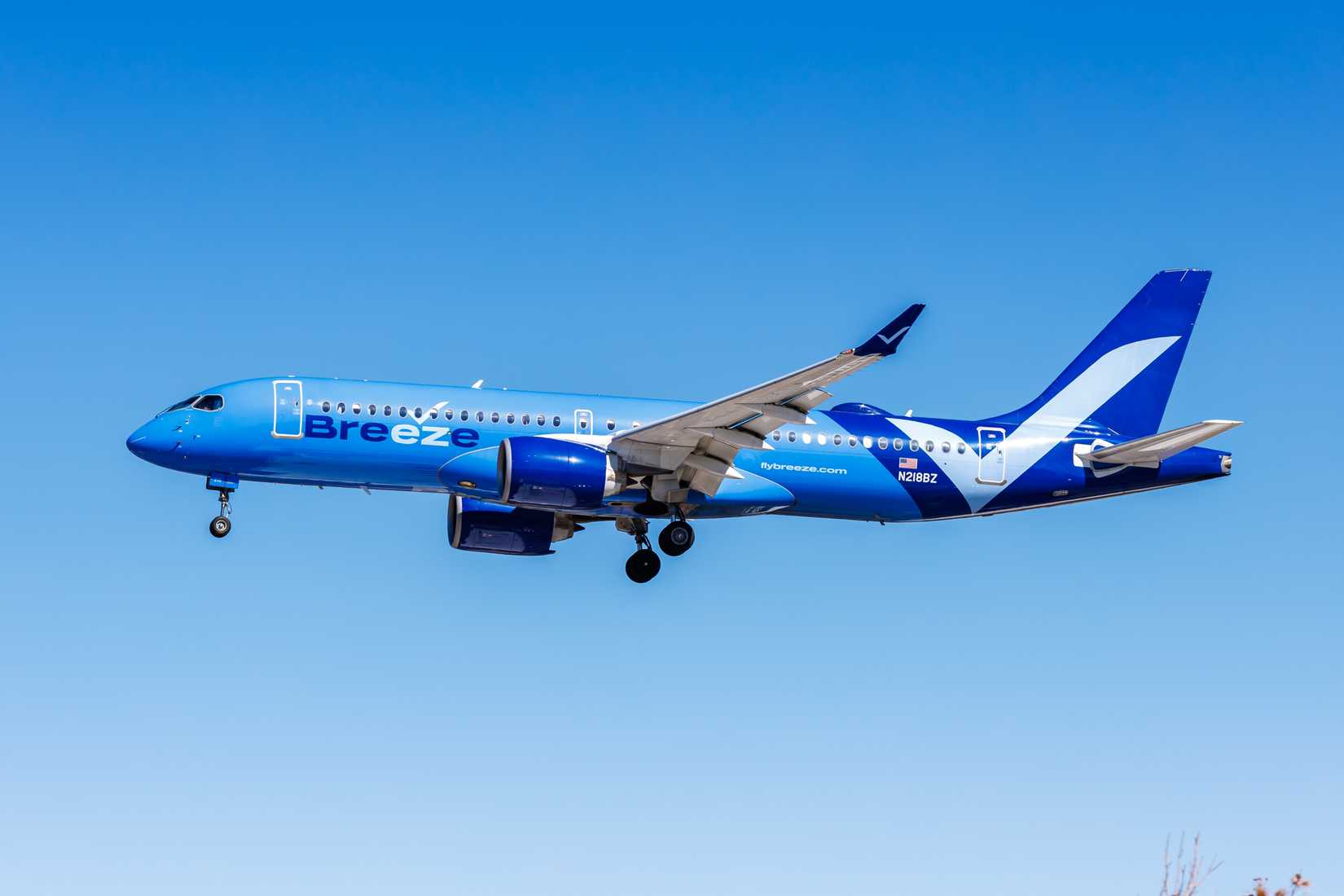 Breeze Airways Airbus A220-300