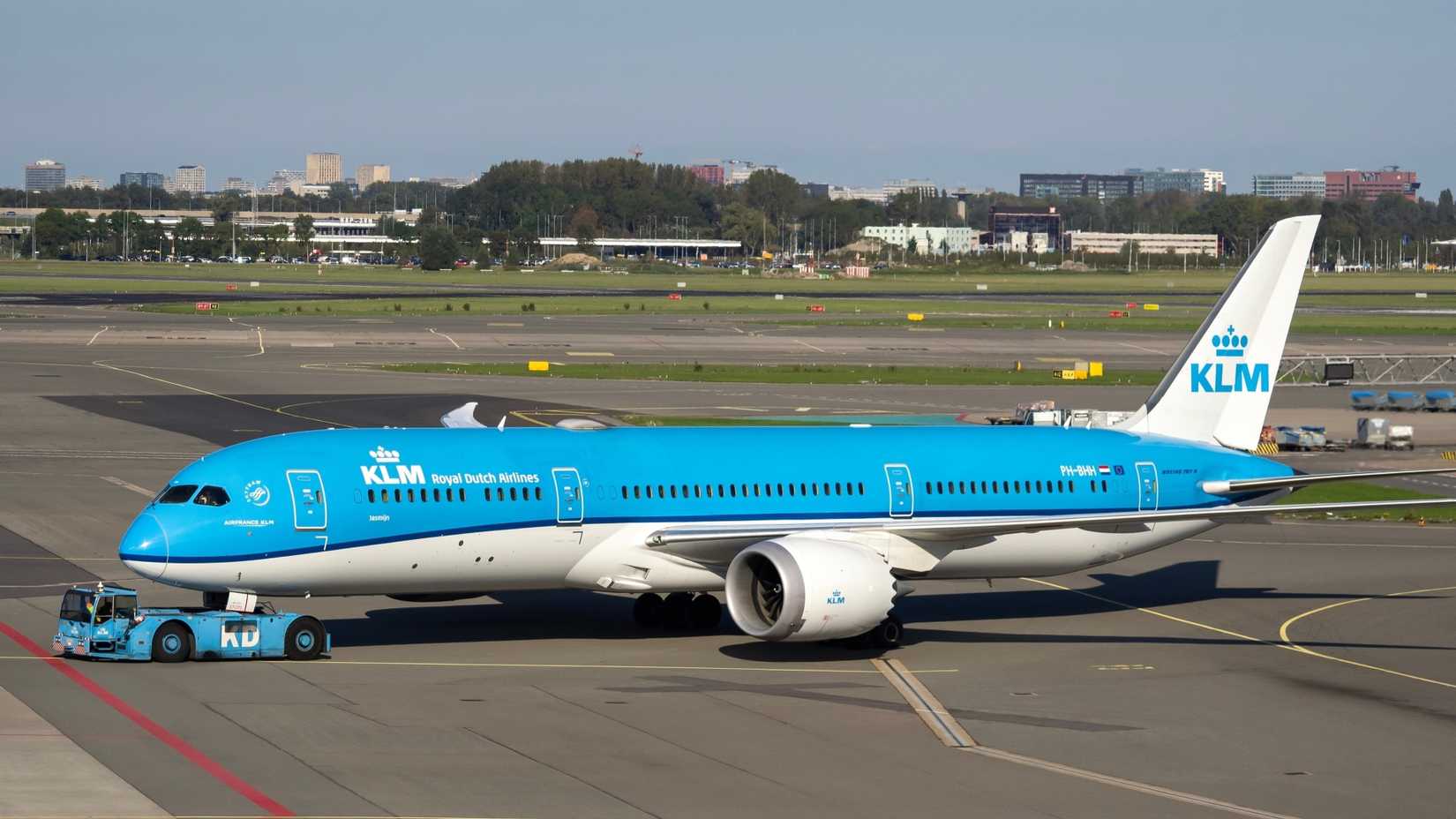 KLM 787 Taxiing In Amsterdam