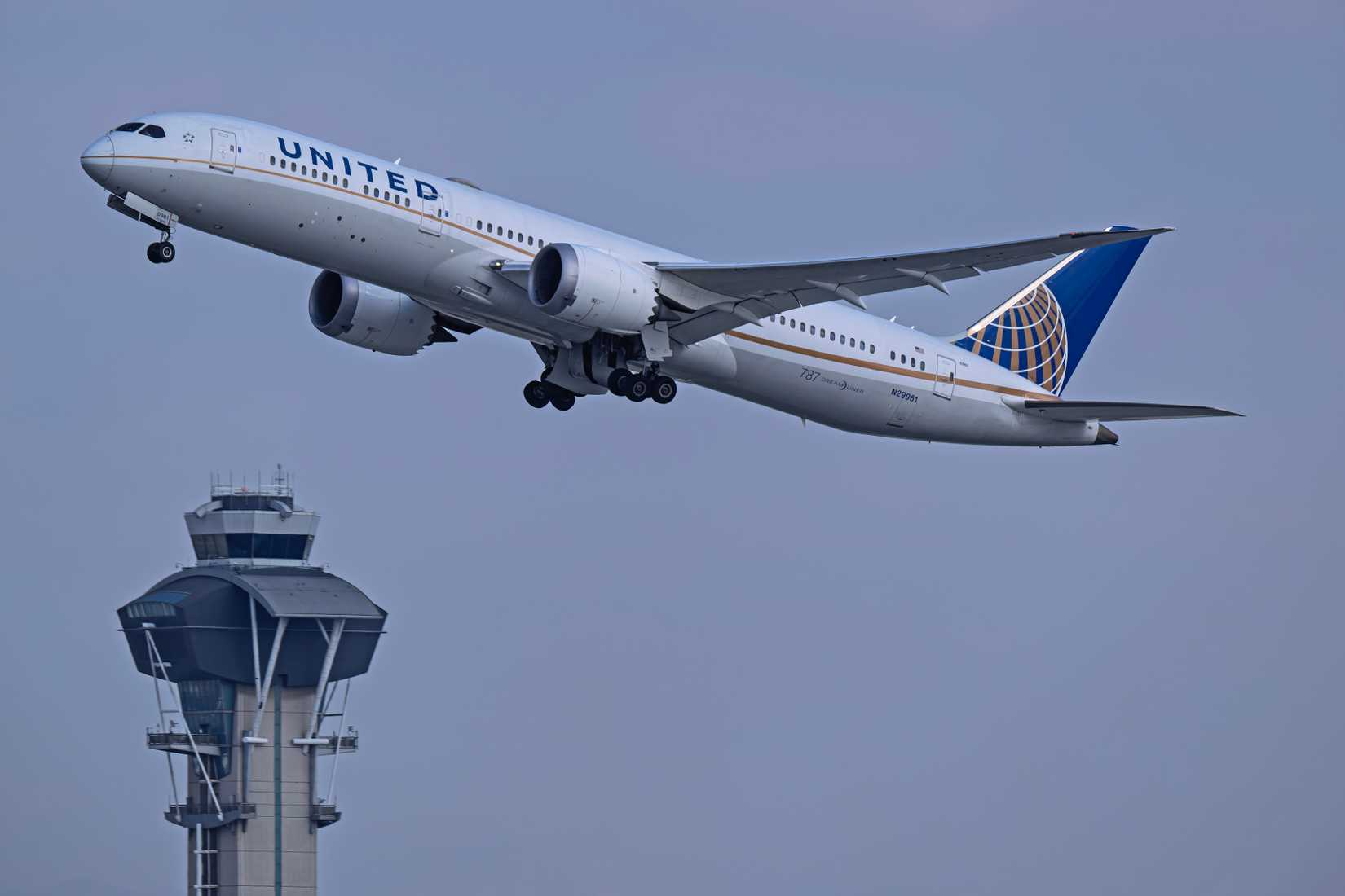 United Airlines Boeing 787-9 