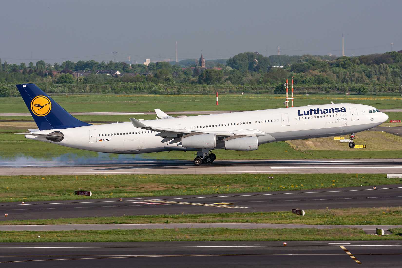 Lufthansa Airlines Airbus A340-300 aircraft landing