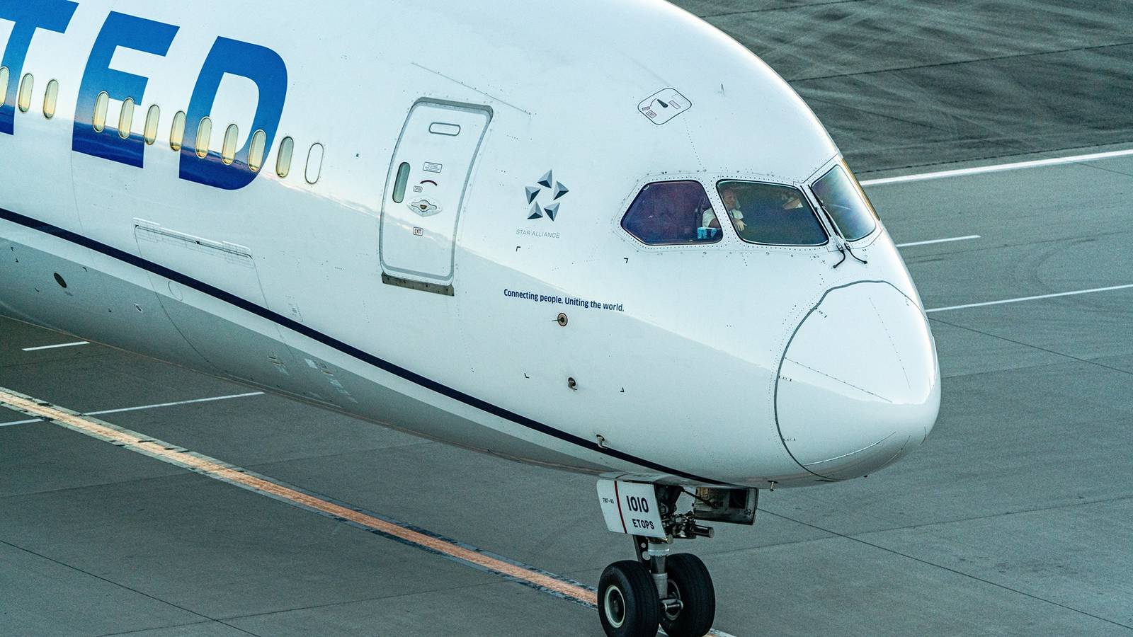 #UnitedAirlines - cover