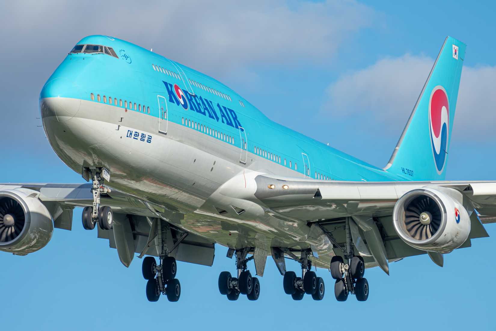 Korean Air Boeing 747-8 Arriving Landing from Seoul ICN