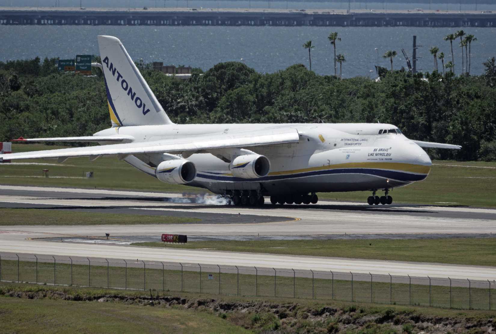 The mighty Antonov AN-225 international cargo carrier delivers a flight simulator to Tampa, FL making it a rare sight for plane spotters.