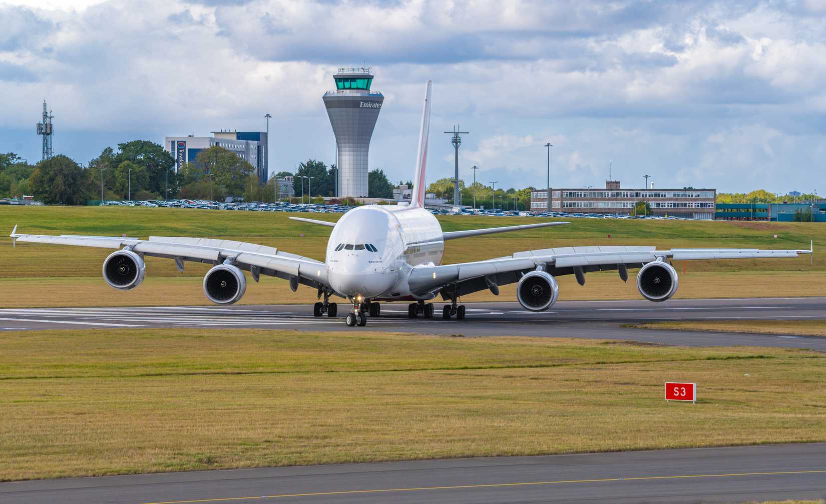 UK , Birmingham , arrival of an Emirates at Birmingham airport.