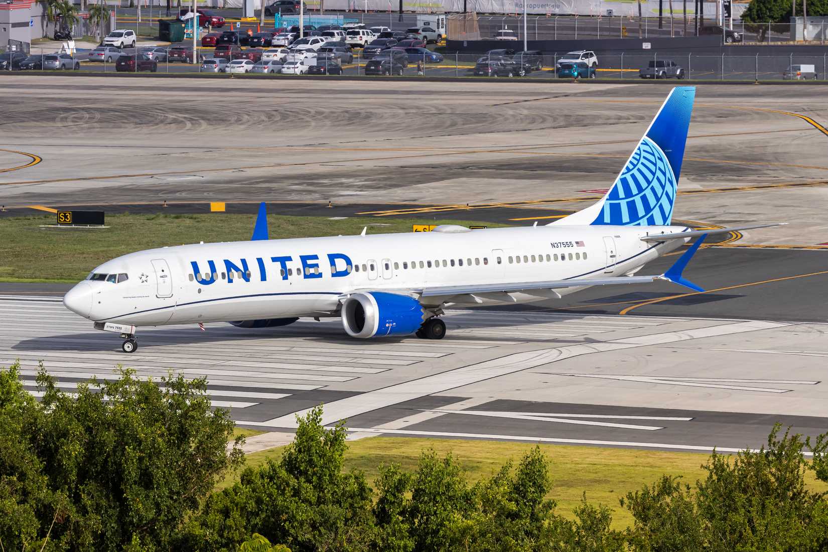 United Airlines Boeing 737 MAX 9 airplane at San Juan airport in Puerto Rico.