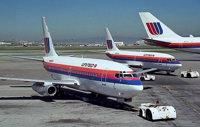United Airlines Boeing 737-200 N999UA
