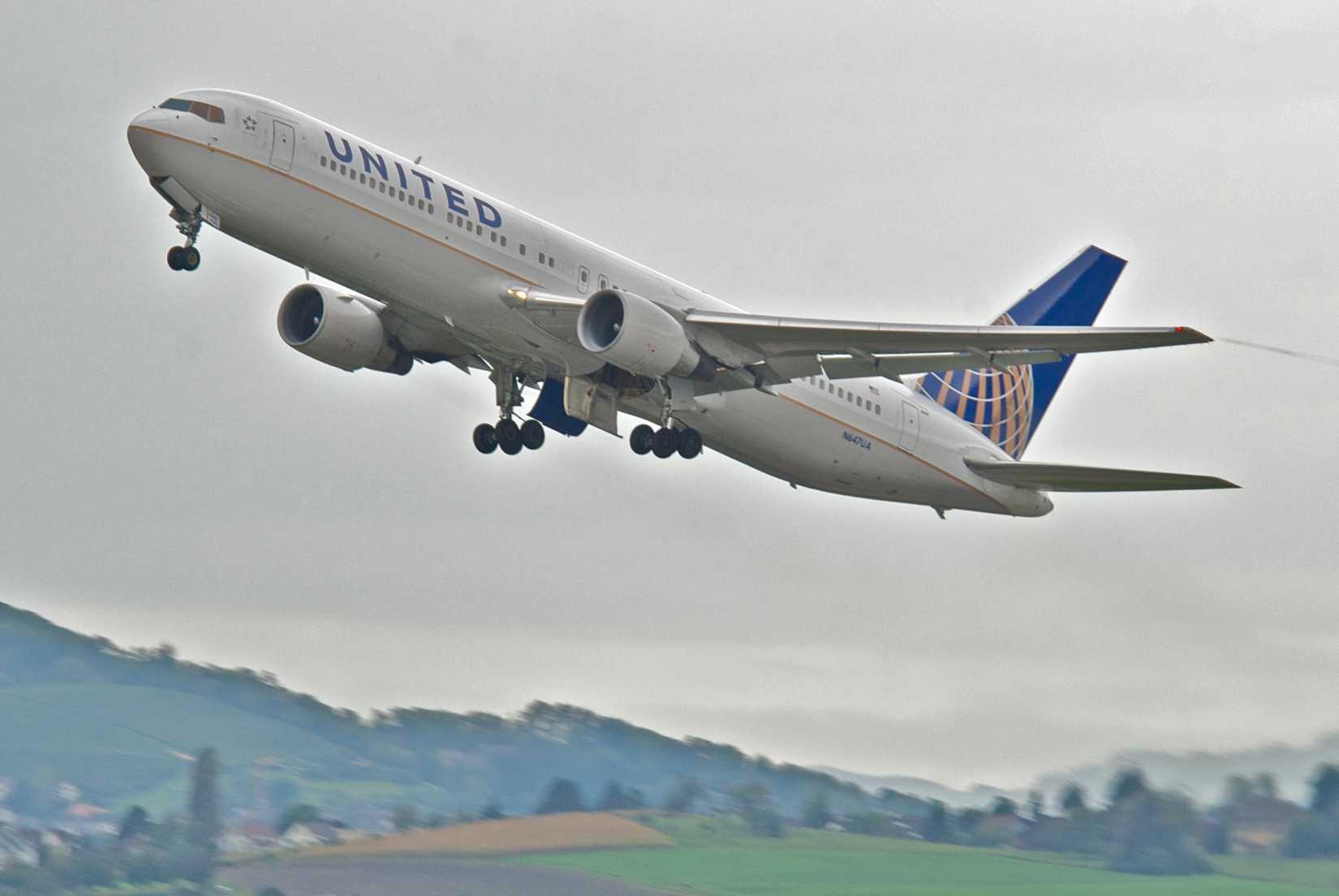 United 767 Departing Zurich