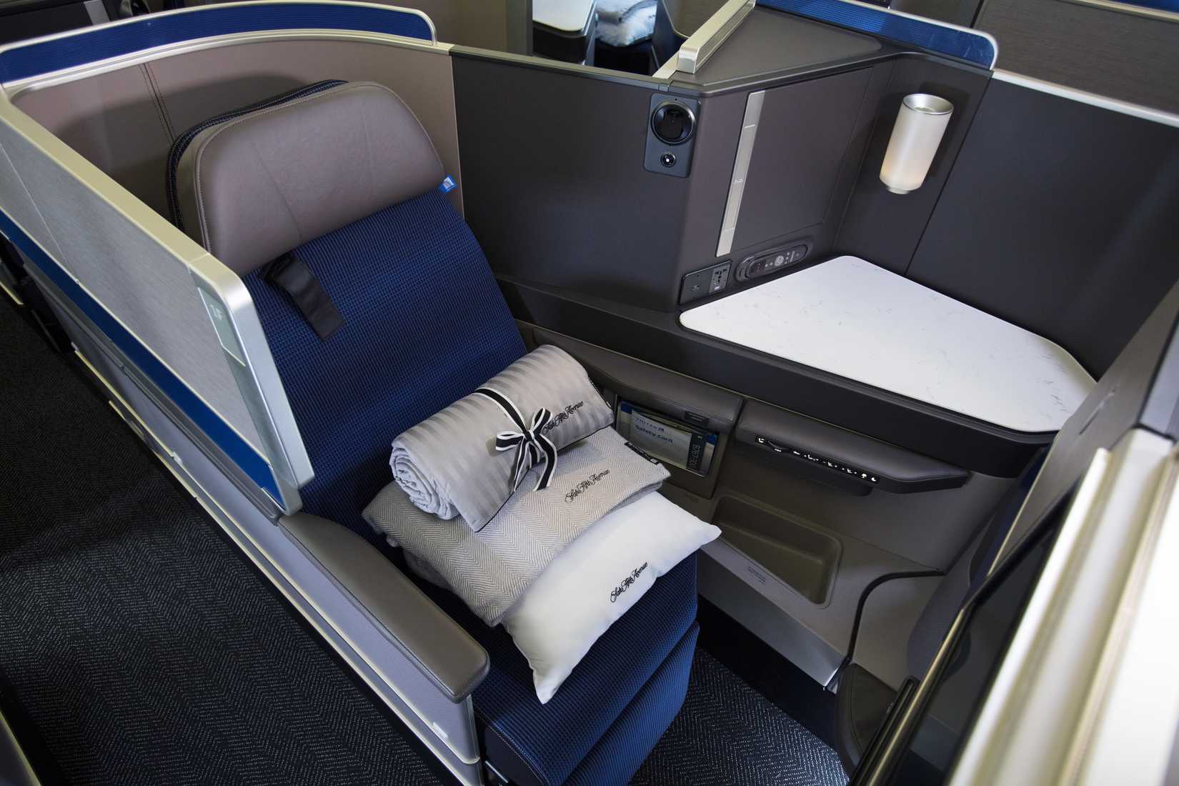 United Airlines Polaris business class seat