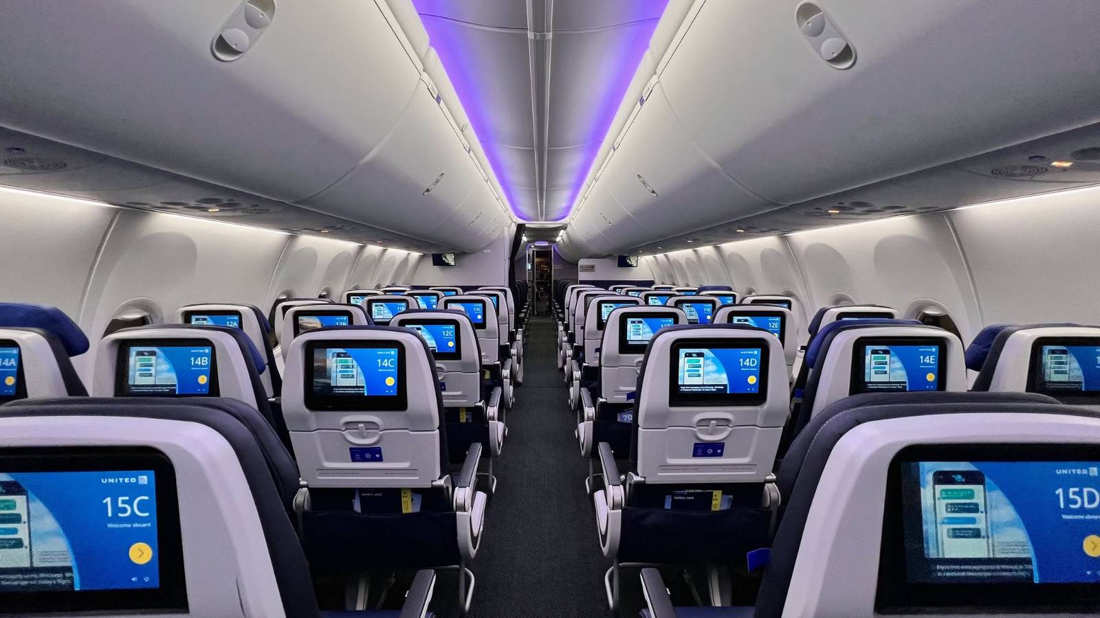 Економний рейс United 737 MAX